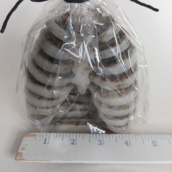 Halloween Bleeding Rib Cage Thorax Candle Wax Red Spooky Decor Party Hum… - Picture 9 of 10